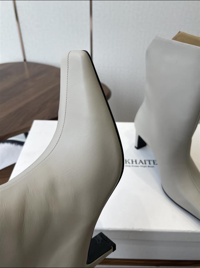 2025112817448330 390